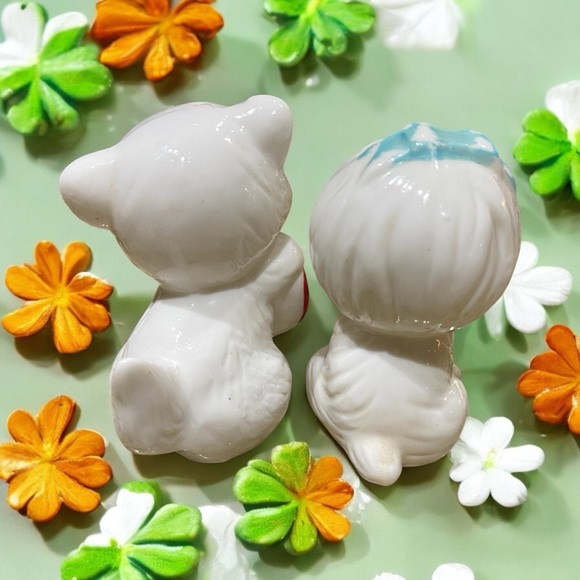 Cute Ceramic Puppy & Kitten holding Hearts - Picture 5 of 6